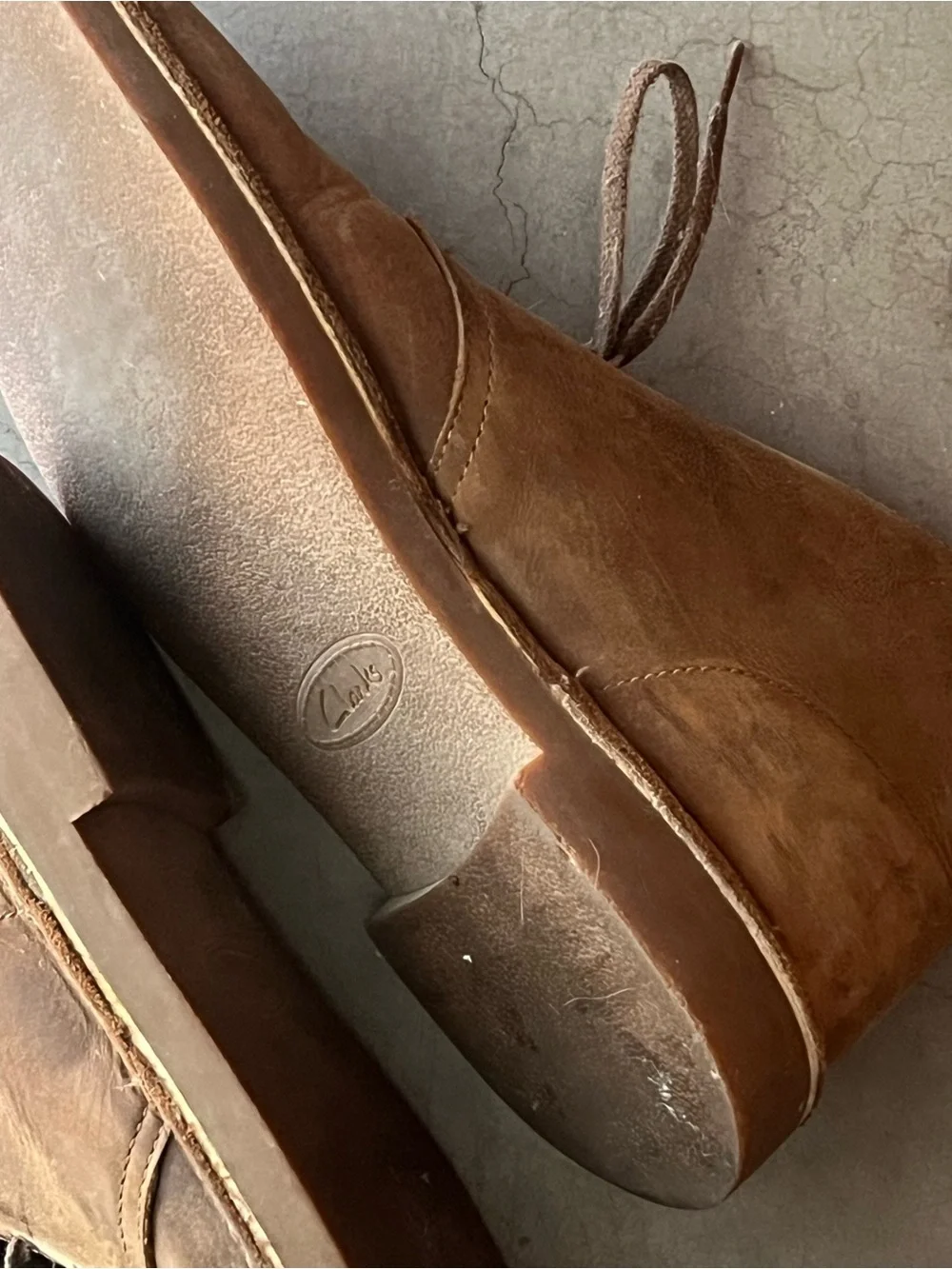 Clarks Men's Tan Brown Leather Chukka Boots